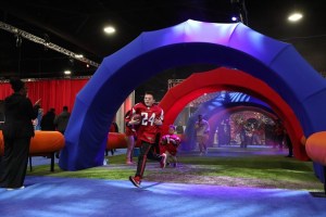 La experiencia del Super Bowl en Miami Beach es un campo de juegos interactivo para los fanáticos de la NFL
