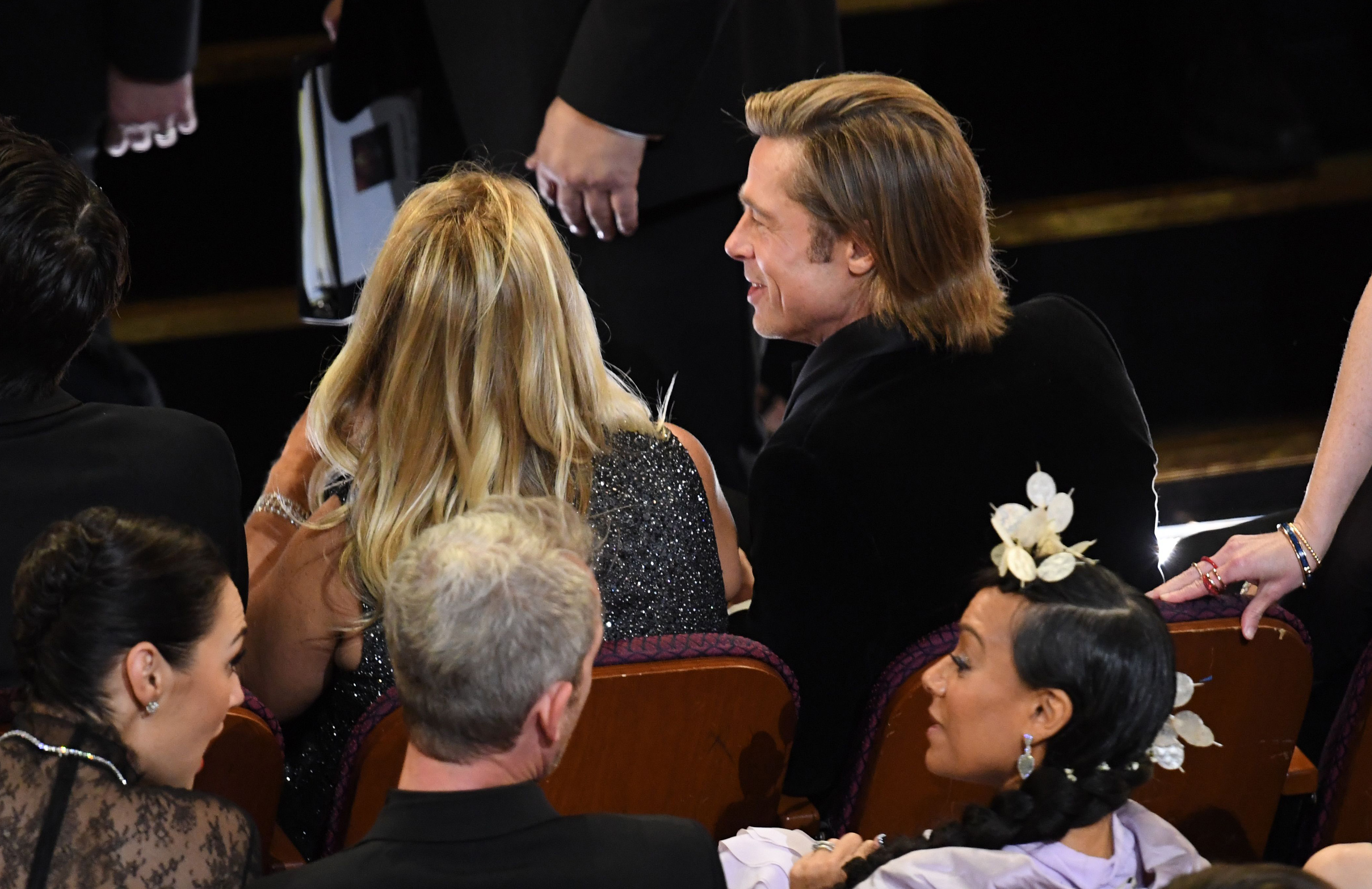 Quién es la mujer que acompañó a Brad Pitt en los premios Óscar (Foto)