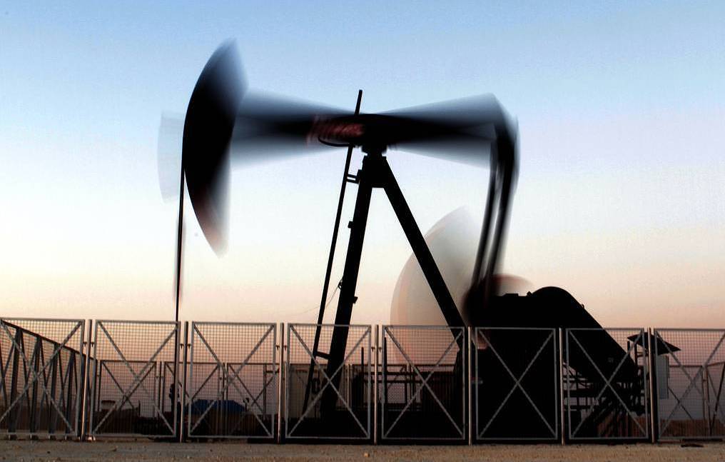 El petróleo se dispara tras incursión de Trump en la guerra de precios entre Moscú y Riad