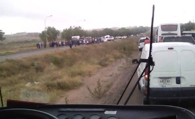 Trabajadores de Sidor no aguantan más y trancaron las vías ante incumplimiento de sueldos y beneficios #10Feb