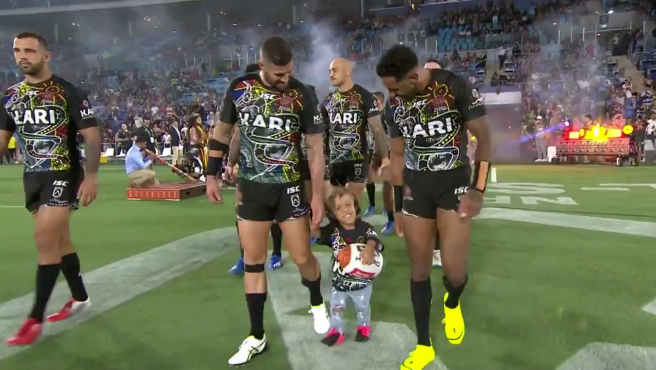 Quaden, el niño que sufrió acoso, recibió homenaje en el Juego de Estrellas del rugby australiano (Video)