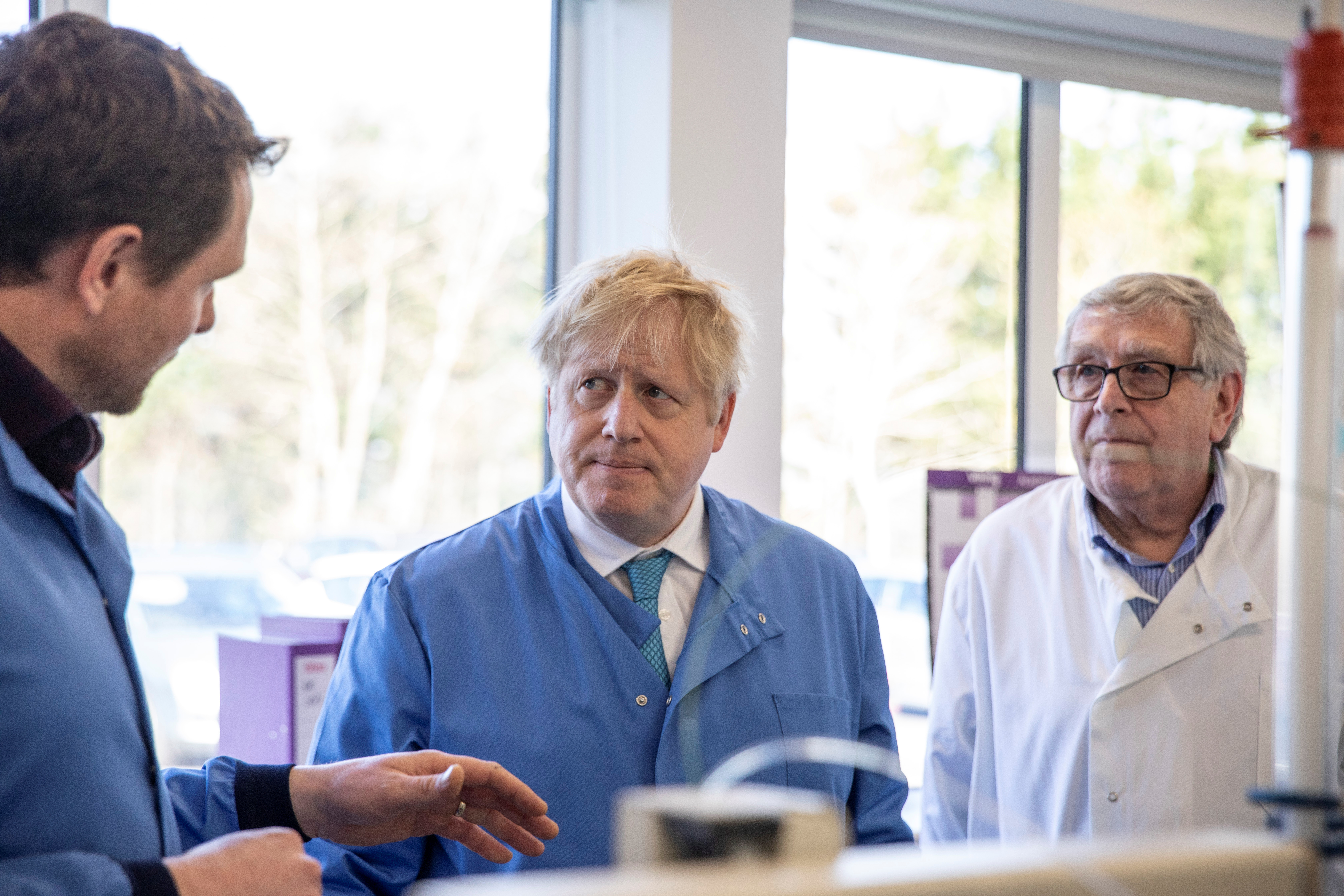 Boris Johnson permanece bajo observación con “fiebre y tos” en un hospital en Londres