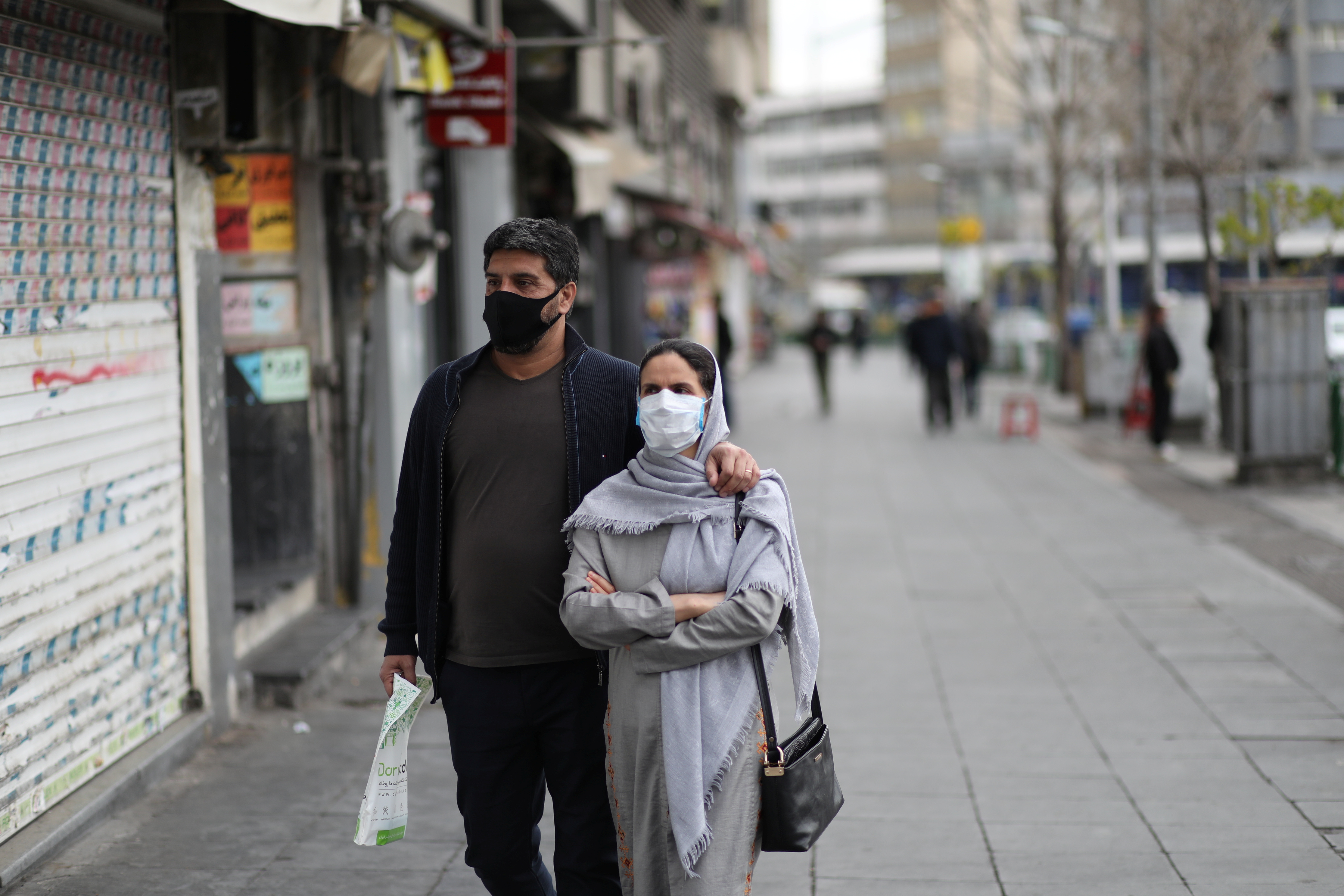 Irán anuncia 117 muertos más por coronavirus y supera los 2.750