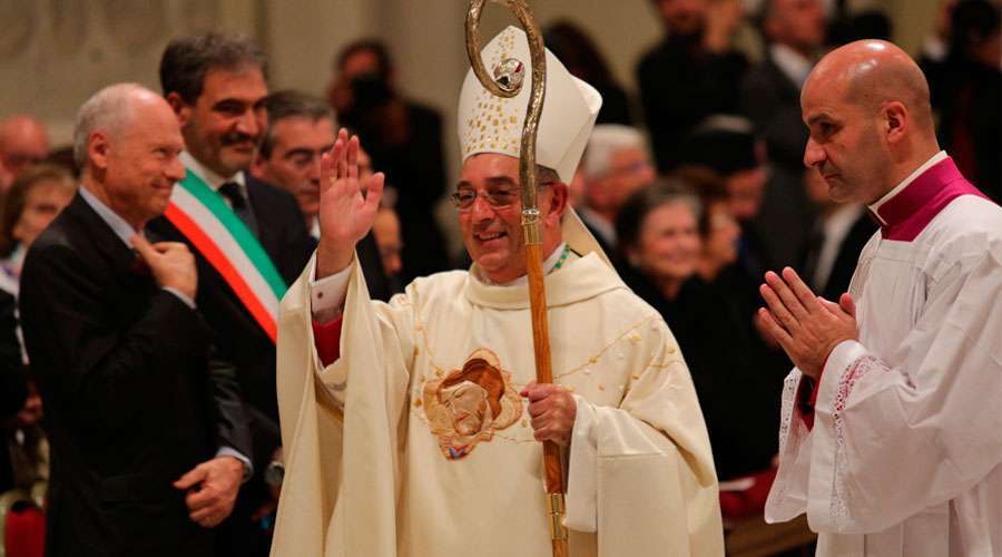 Cardenal italiano fue hospitalizado en Roma tras contraer coronavirus