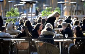 Suecia limita reuniones públicas a ocho personas por el coronavirus