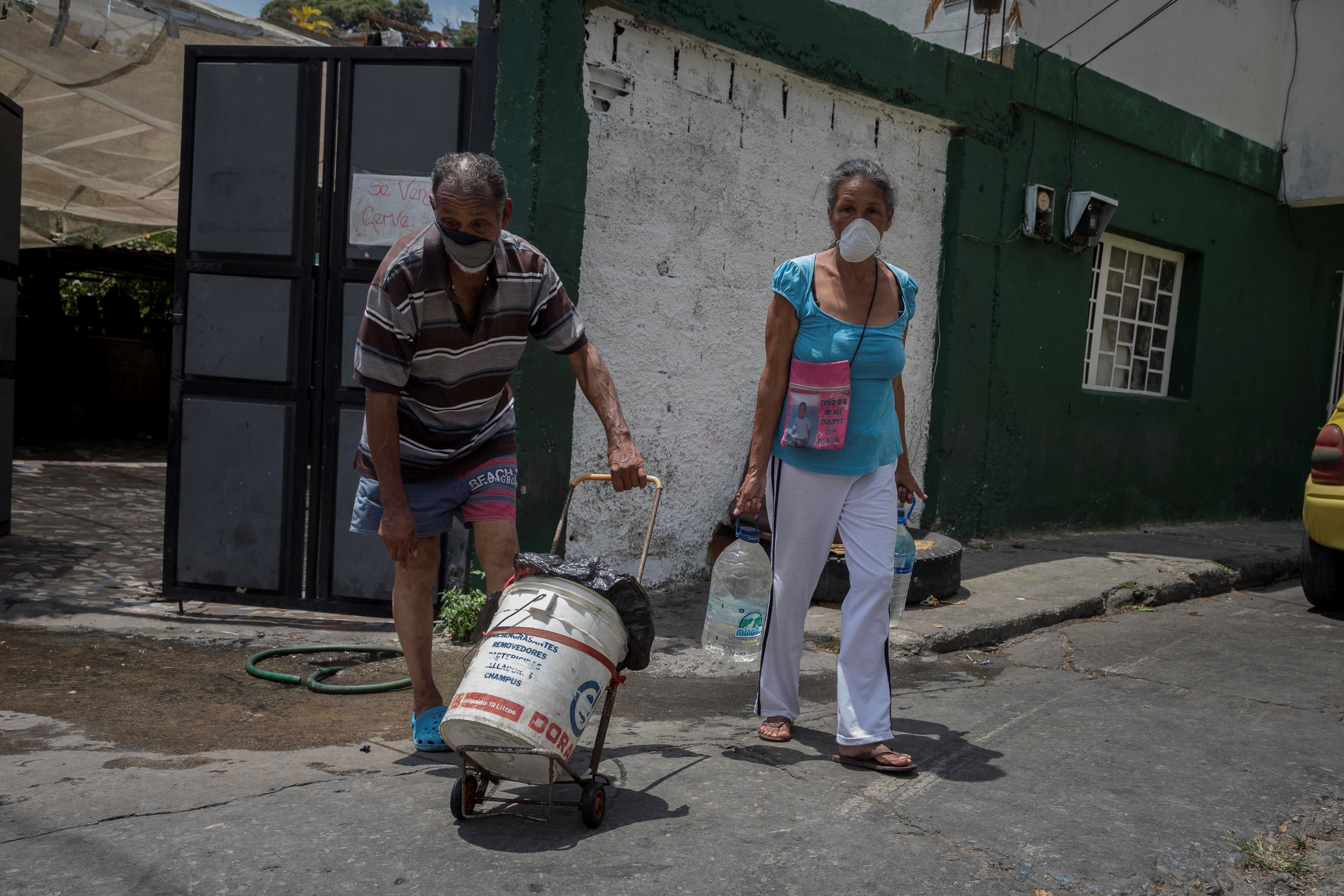 Los venezolanos dicen que los servicios en el país son caros y malos