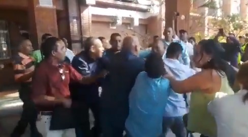 Chavistas sabotean una protesta de enfermeras en Anzoátegui #3Mar (Video)