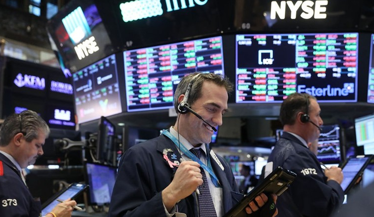 Wall Street cerró jornada con triple récord