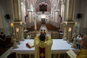 Al menos dos iglesias en Caracas abrieron sus puertas luego de 32 semanas cerradas