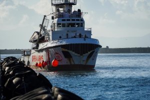 Alertan del naufragio de un barco con más de 40 migrantes a bordo en el Mediterráneo Central