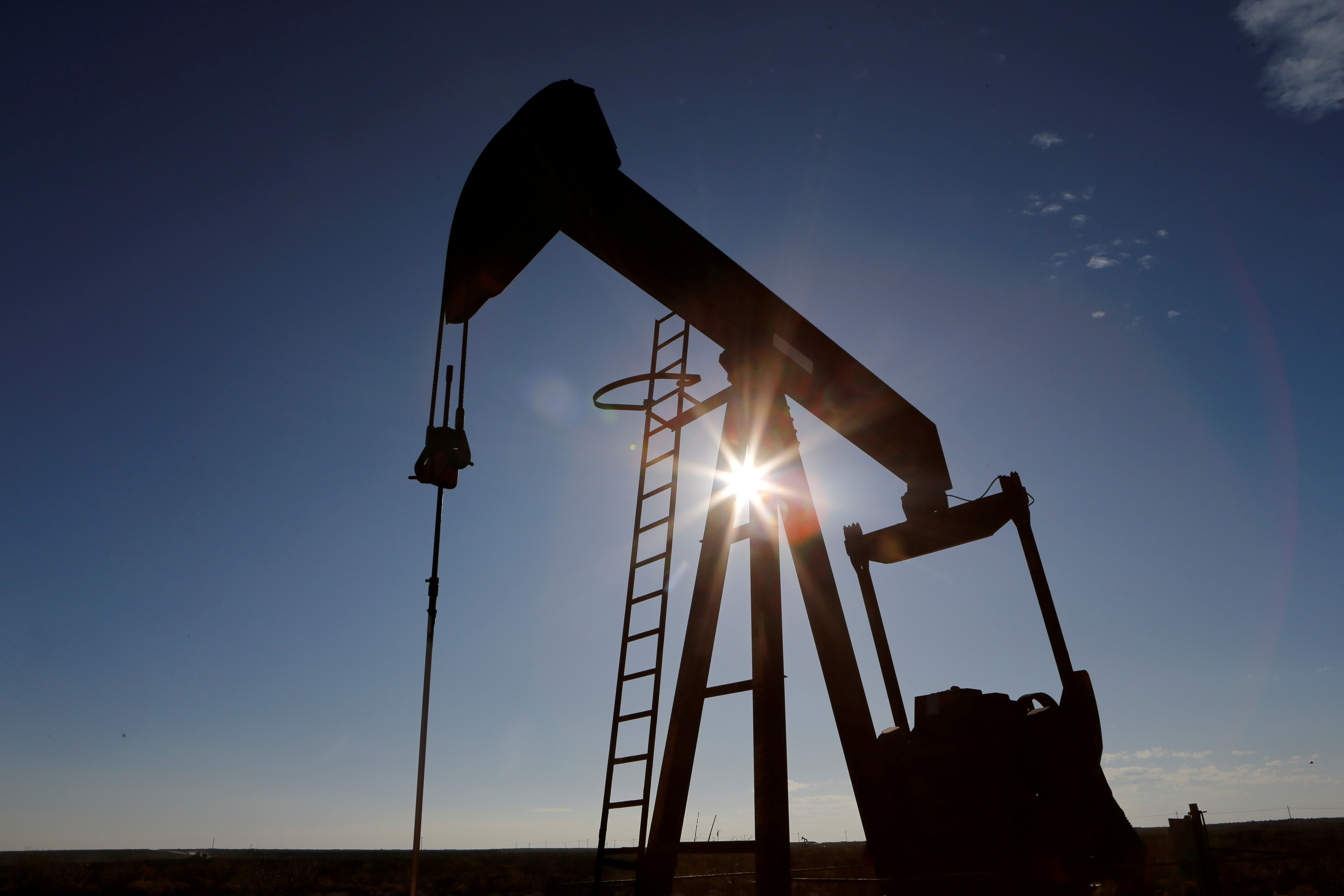 Por qué el petróleo tocó su piso histórico y qué significa que cotice debajo de cero