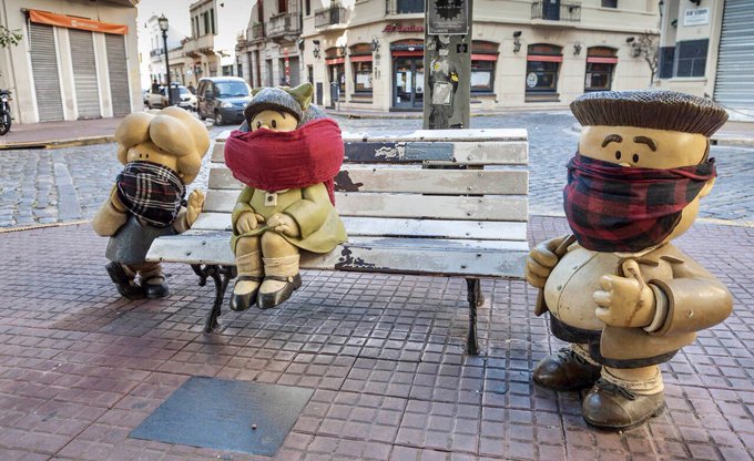 Mafalda y Fangio se tapan la boca en Argentina contra el coronavirus