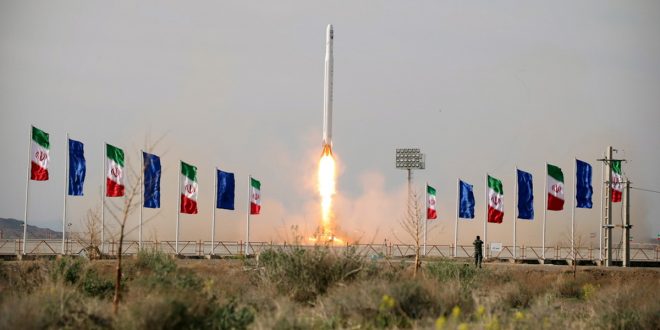 En medio de tensiones con EEUU, Irán lanzó “con éxito” su primer satélite militar