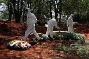 Brasil vuelve a superar 1.000 muertes diarias por Covid-19