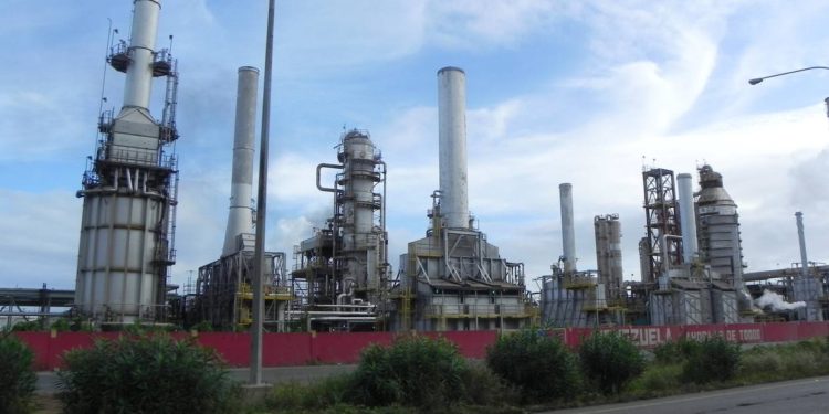 Refinería El Palito retomó sus operaciones tras cinco días sin producir gasolina