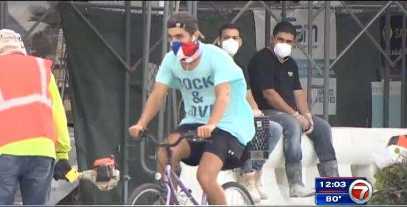 Miami Beach emite advertencias de mascarillas el primer día en los parques