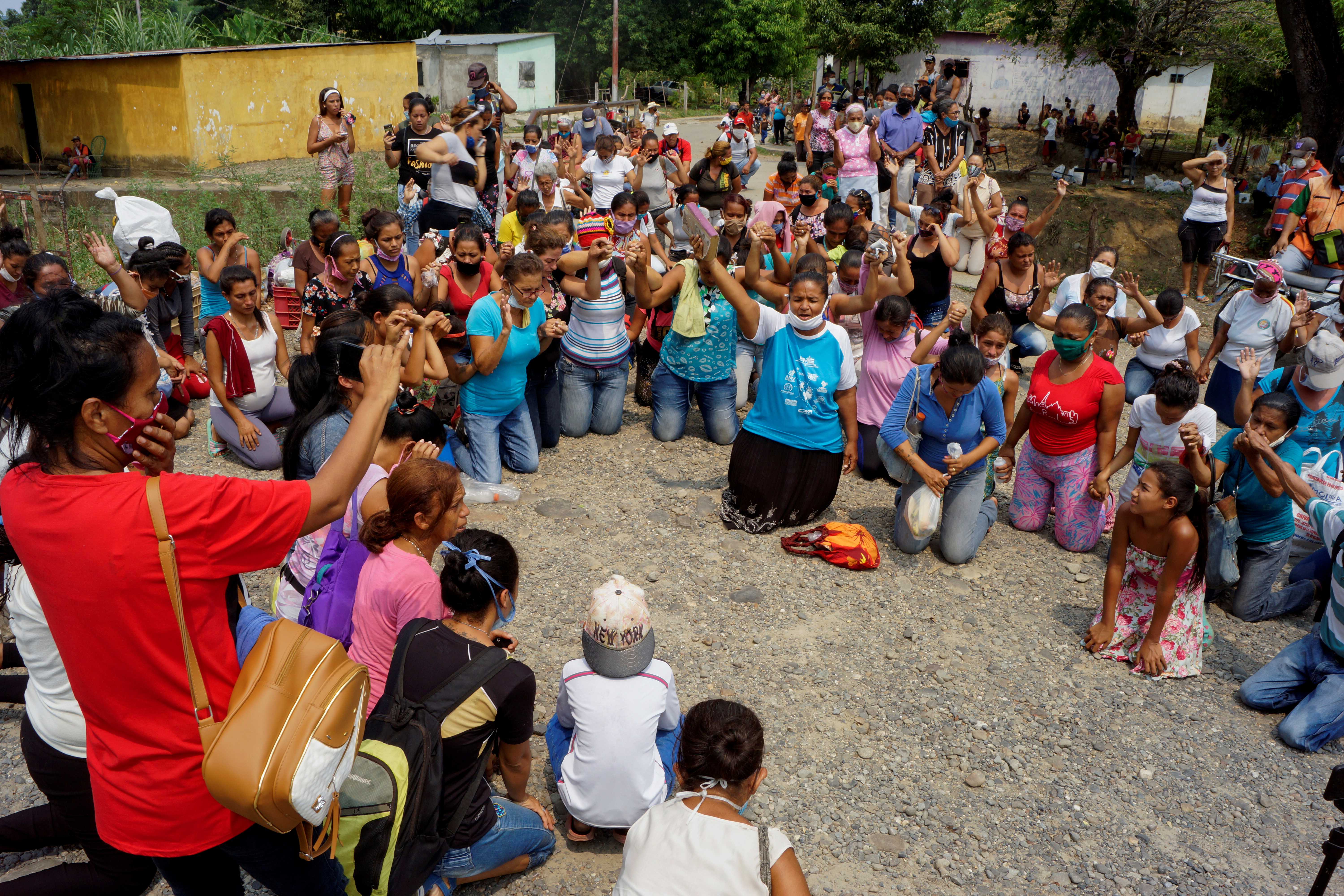 “Yo también estoy presa”: Las penurias de familiares de detenidos en Venezuela