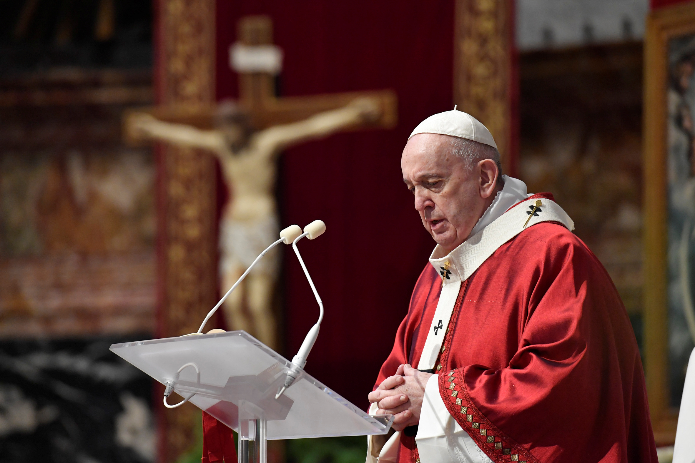 El papa Francisco sale en defensa de las parejas homosexuales: Tienen derecho a una familia