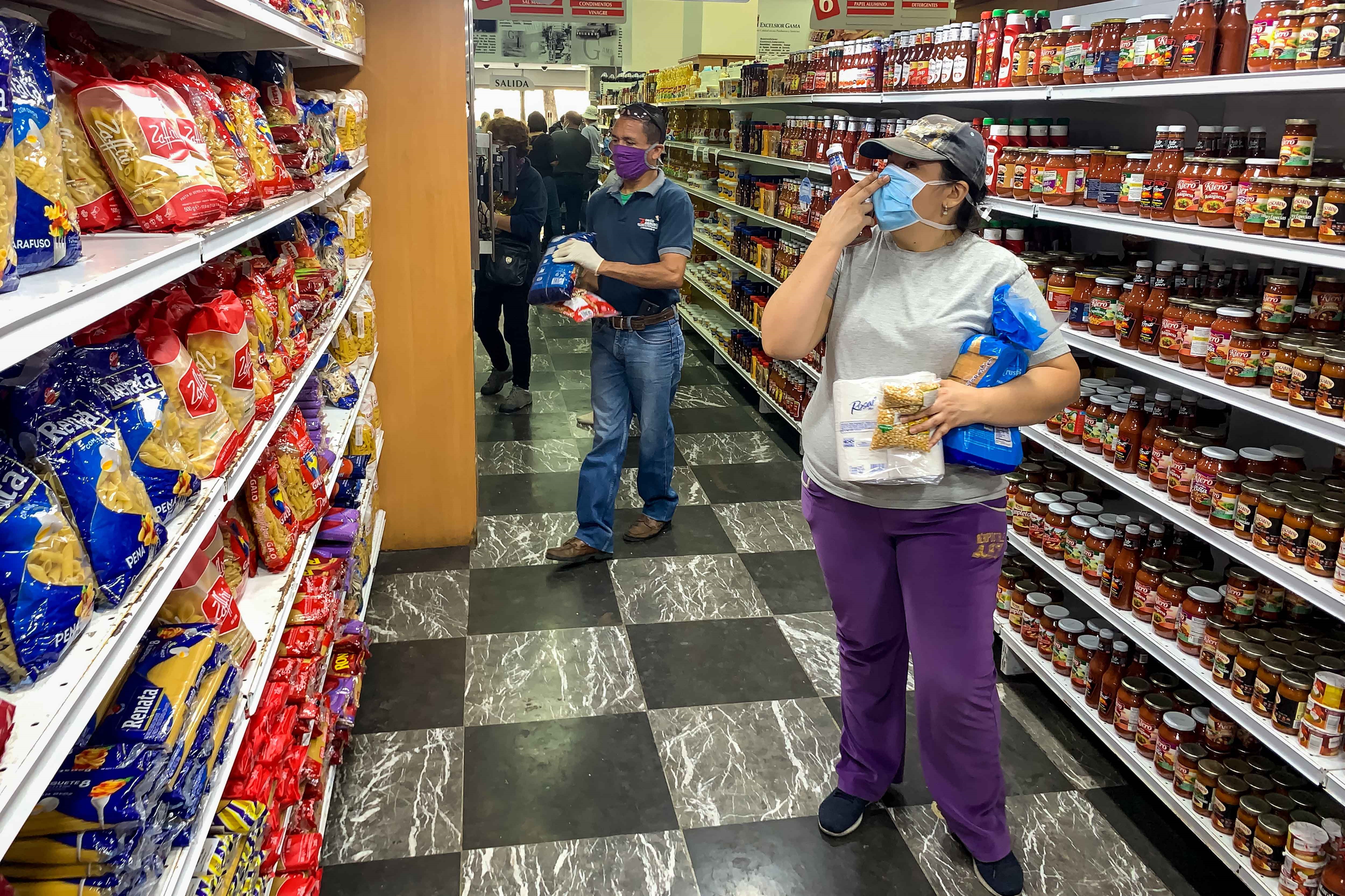Aumento del dólar paralelo dispara el precio de alimentos y pulveriza aún más el salario mínimo del venezolano
