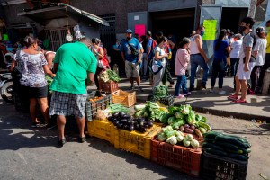 Analistas: El salario en Venezuela está “pulverizado” por inflación y Covid-19