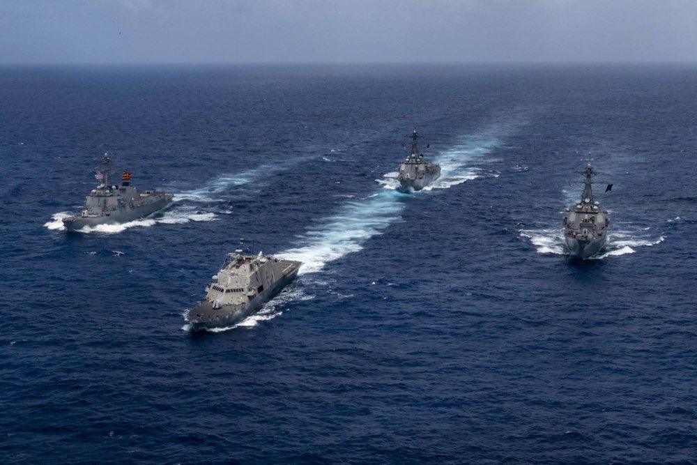 En FOTOS: Cuatro destructores de EEUU en formación mientras realizan operaciones en el Caribe