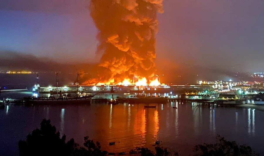 Incendio destruye parte del histórico muelle de pescadores de San Francisco