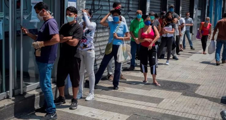 ¡Colas por todos lados! Sin distanciamiento, los petareños sufrieron por transporte este #23Jun