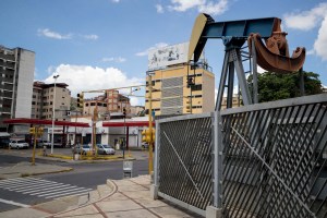 Tras una semana de caos empiezan a disminuir las colas por gasolina en Caracas
