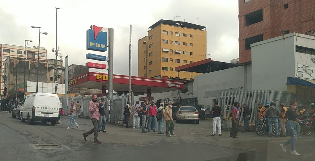Mirandinos denuncian problemas para echar gasolina en Los Teques #2Jun