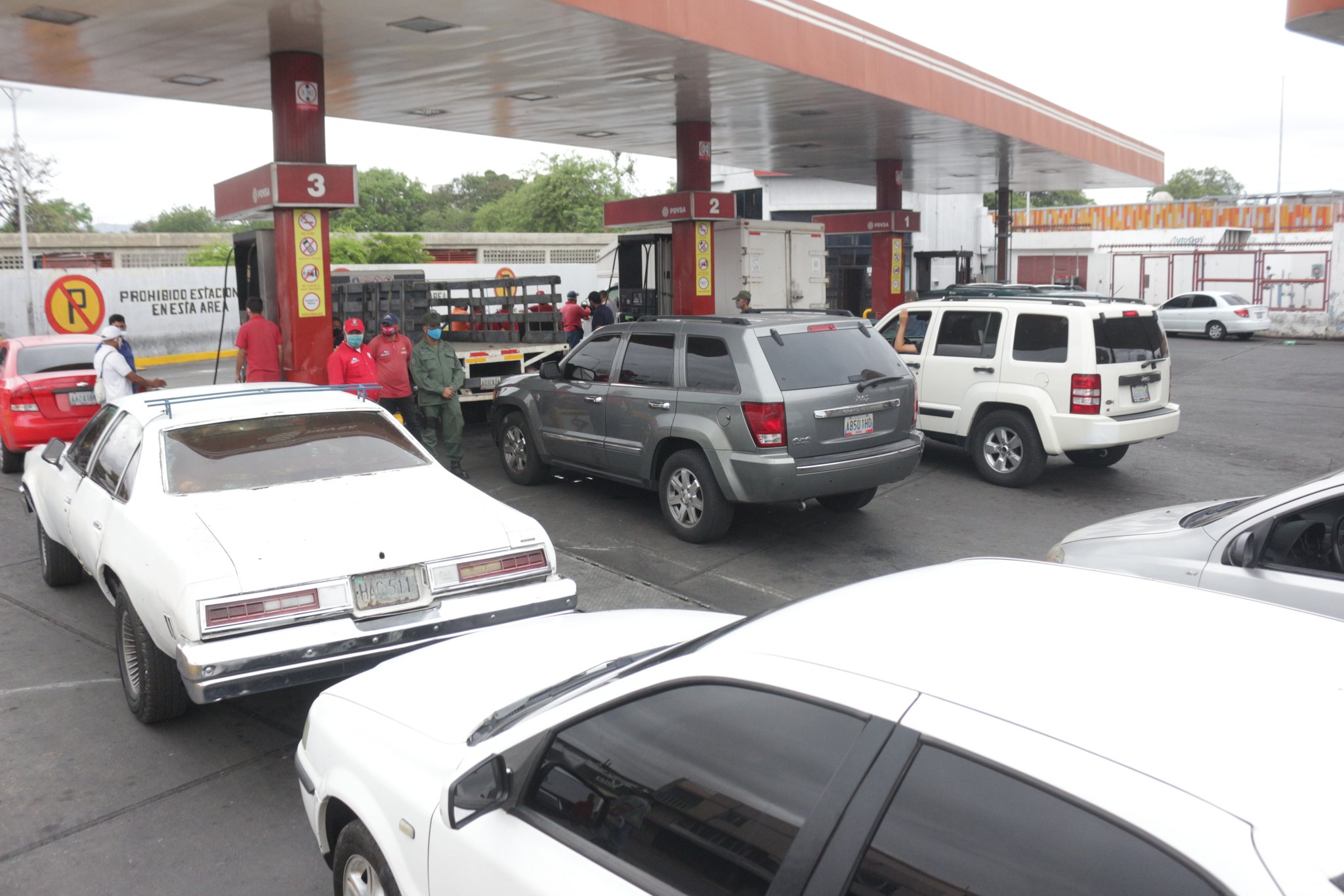 Como no llegó el sistema biopago, en Lara están surtiendo gasolina GRATIS a los carros #1Jun (FOTO)