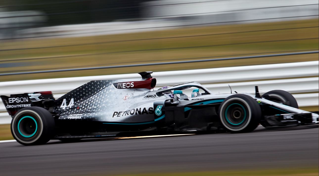 Hamilton mostró su felicidad al conducir otra vez un auto de Fórmula 1 (Videos)