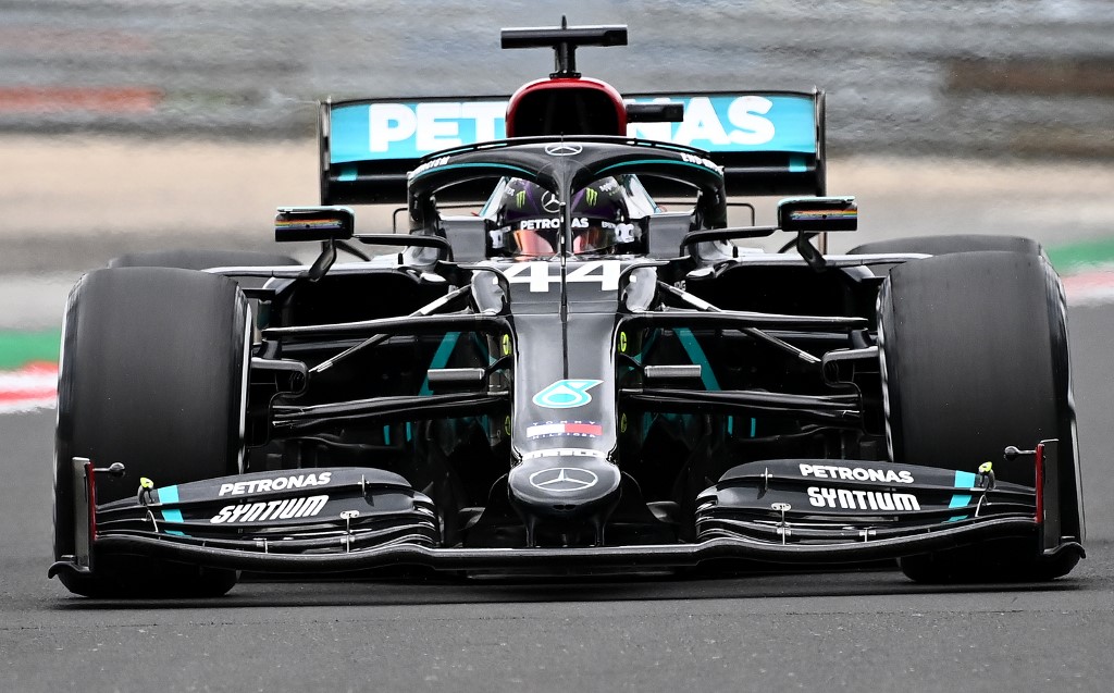 Mercedes y Hamilton dominan con facilidad primeros ensayos de Hungría