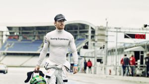 Cambiando el cine por los autos: Michael Fassbender, correrá las Le Mans Series con Porsche (FOTO)