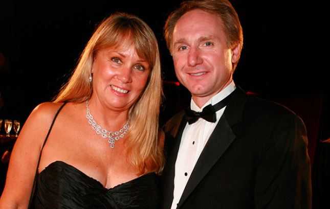 Exesposa de Dan Brown destapó la “doble vida” del autor: Amantes, mentiras y costosos regalos