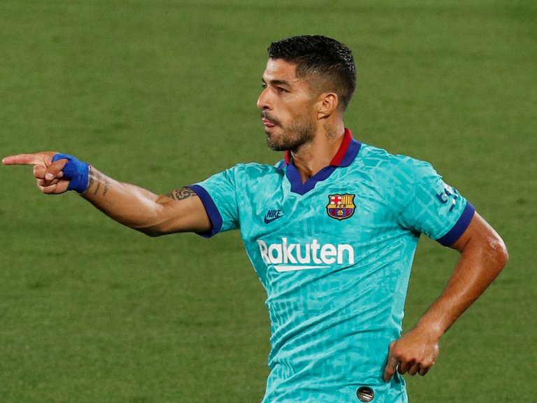 Luis Suárez respaldó la decisión de Messi de irse del Barcelona