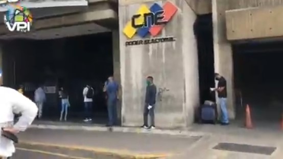 Así se encuentra la sede del Consejo Nacional Electoral en Plaza Venezuela (Video)