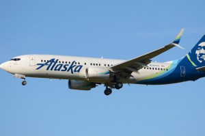 “Muere en el nombre de Jesús”: Amenazó con matar a los pasajeros en un vuelo de Alaska Airlines
