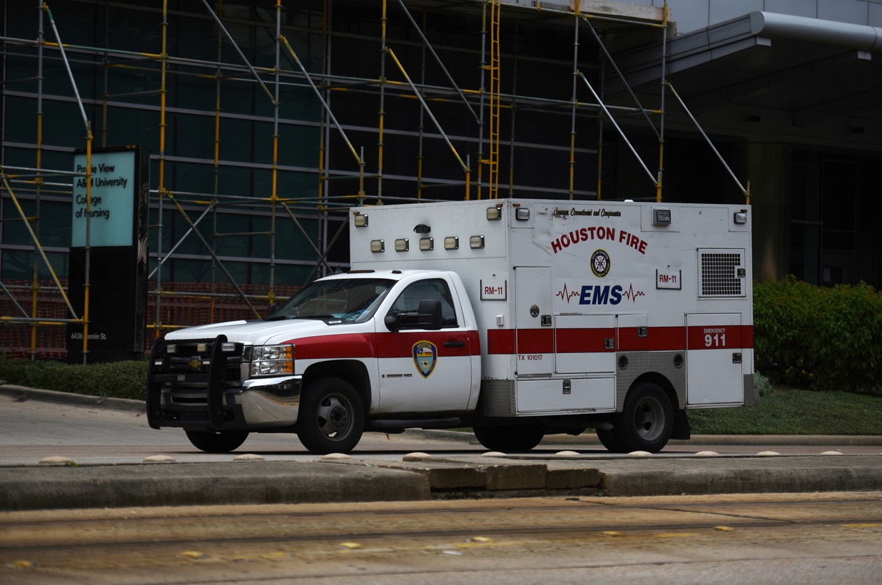 Hospitales de Houston se ven obligados a transferir pacientes fuera de la ciudad por repunte de Covid-19