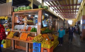 “Hemos perdido el poder adquisitivo en bolívares y en dólares”: Varguenses se quejan por el constante aumento de los alimentos