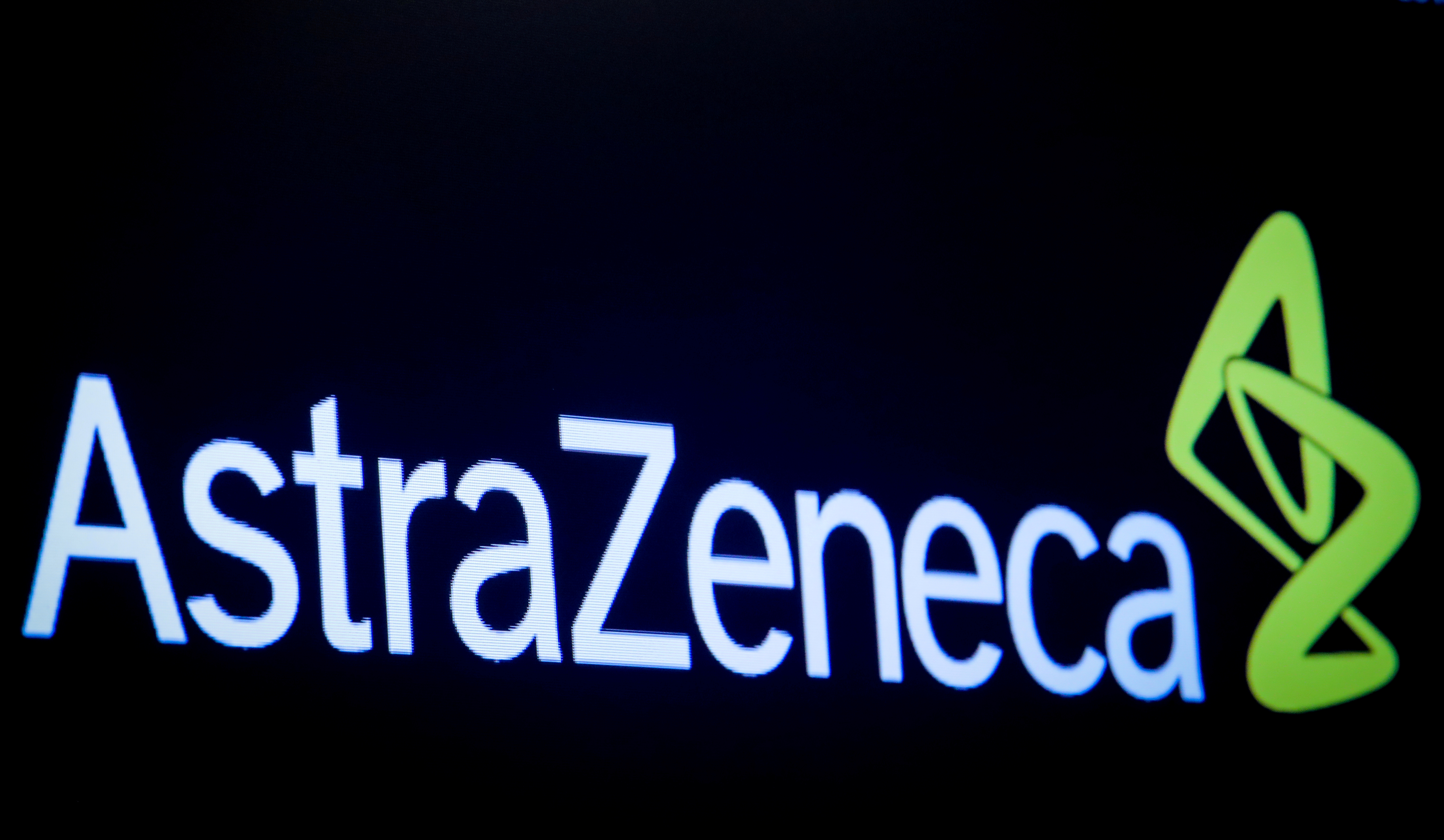 AstraZeneca prevé conocer la eficacia de su vacuna a fin de año si se reanudan ensayos