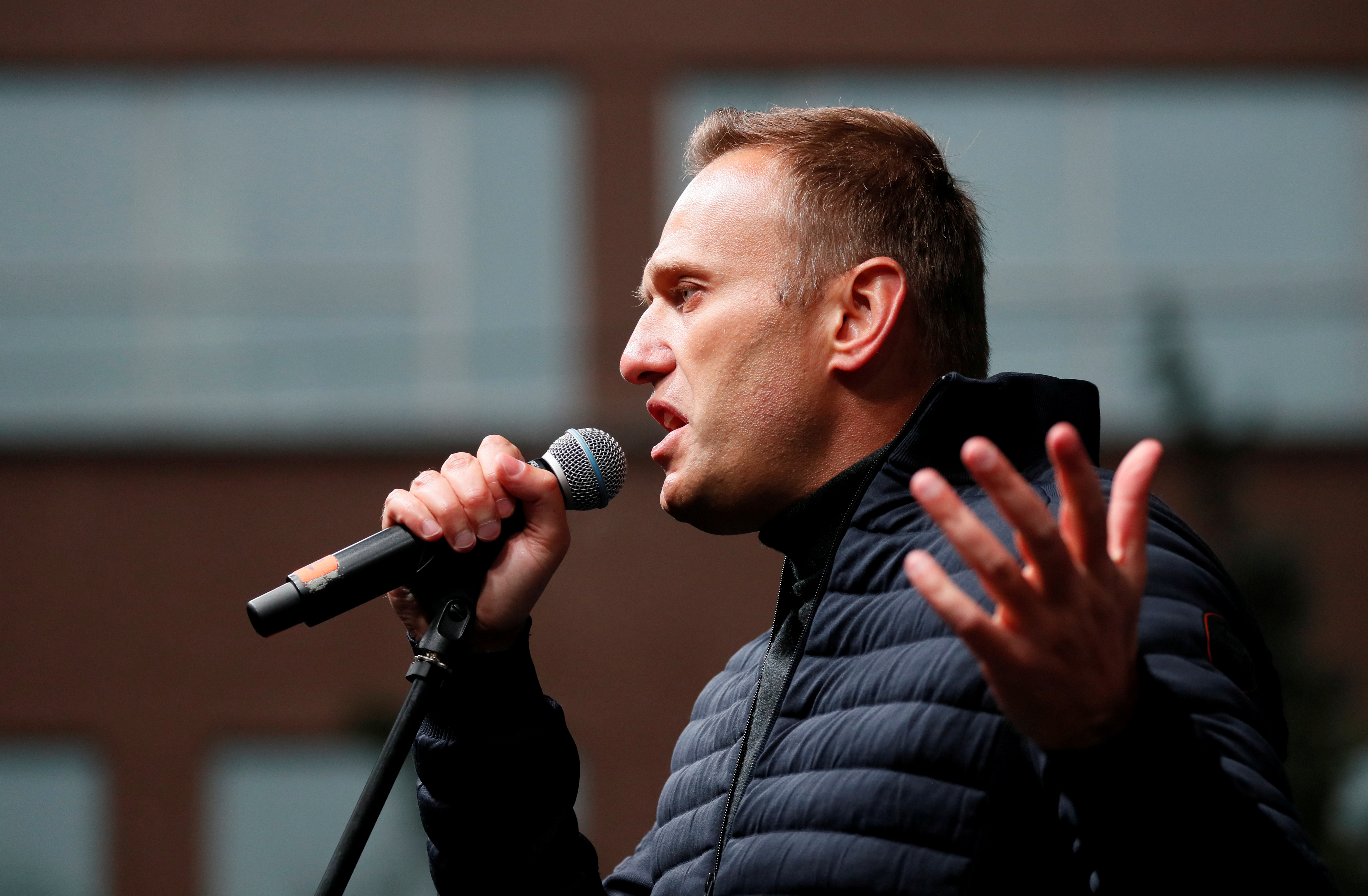 Opositor ruso Navalni se encuentra “estable” y puede ser transportado