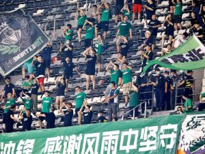 Los aficionados chinos comienzan a regresar a los estadios de fútbol