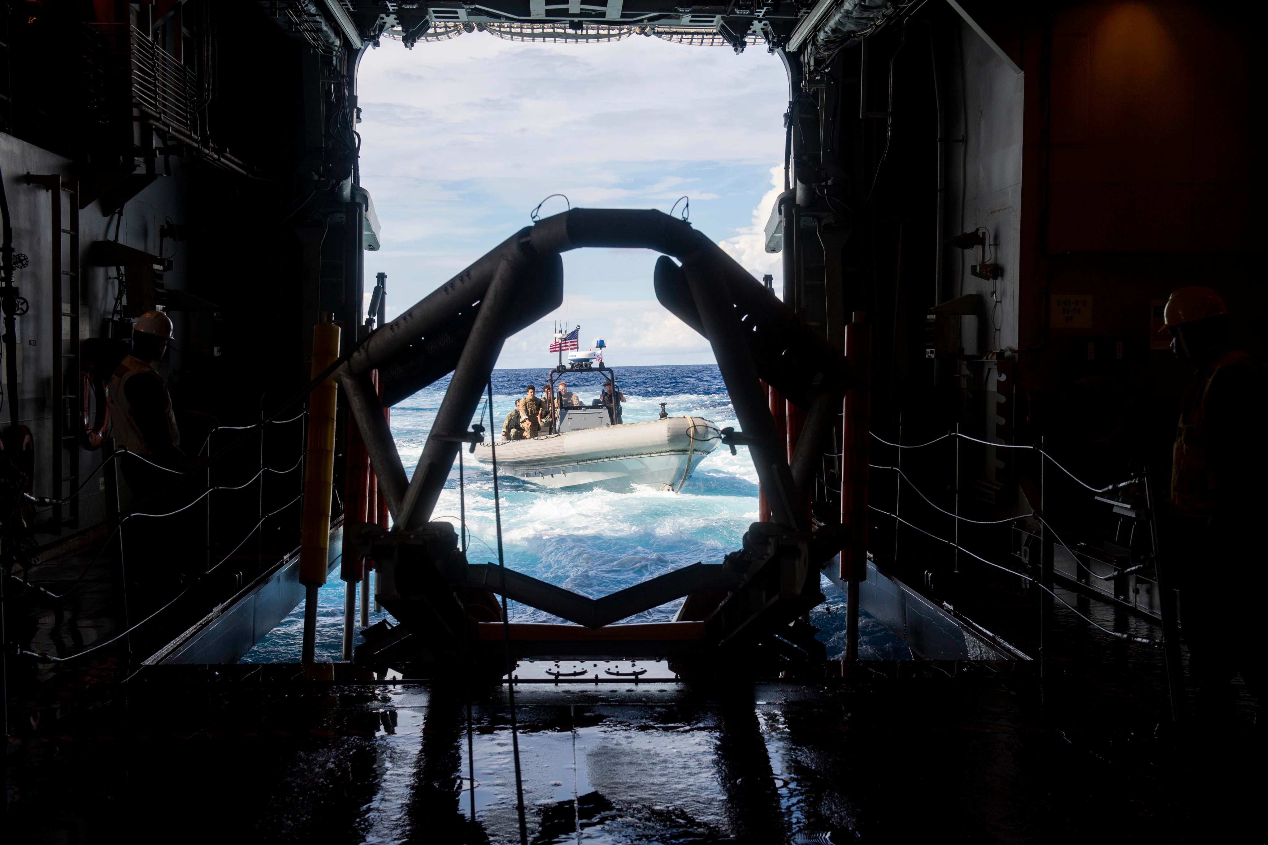 El USS Detroit comenzó operaciones mejoradas en la lucha contra el narcotráfico en el Caribe (FOTOS)