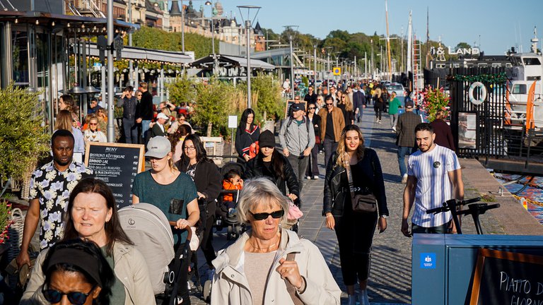 Sin mascarillas, ni aislamiento, cómo hace Suecia para evitar los contagios