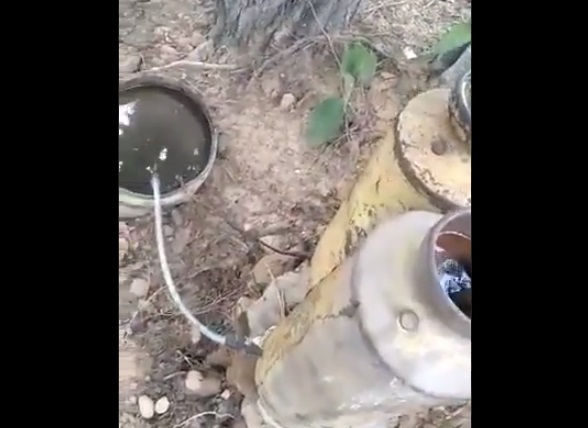 ¡Lo que faltaba! La insólita forma de cómo preparan la gasolina en Zulia (VIDEO)