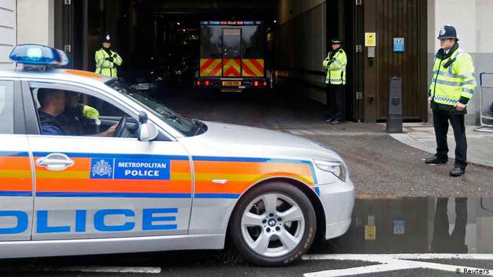 Un detenido dispara y mata a un policía en una comisaría de Londres