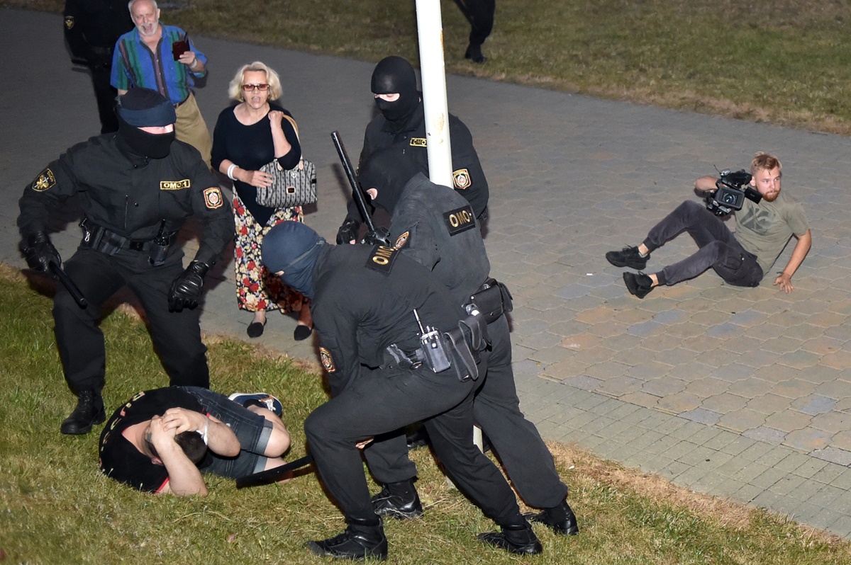 Decenas de manifestantes detenidos en protestas en Bielorrusia