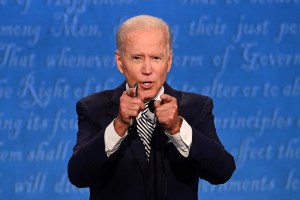 Biden arremetió contra Trump por afirmar que no hay que tenerle “miedo” al Covid-19