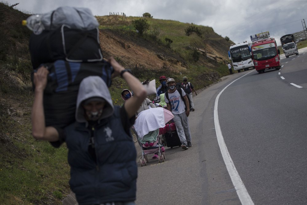 Venezolanos huyen nuevamente a pie mientras aumentan los problemas