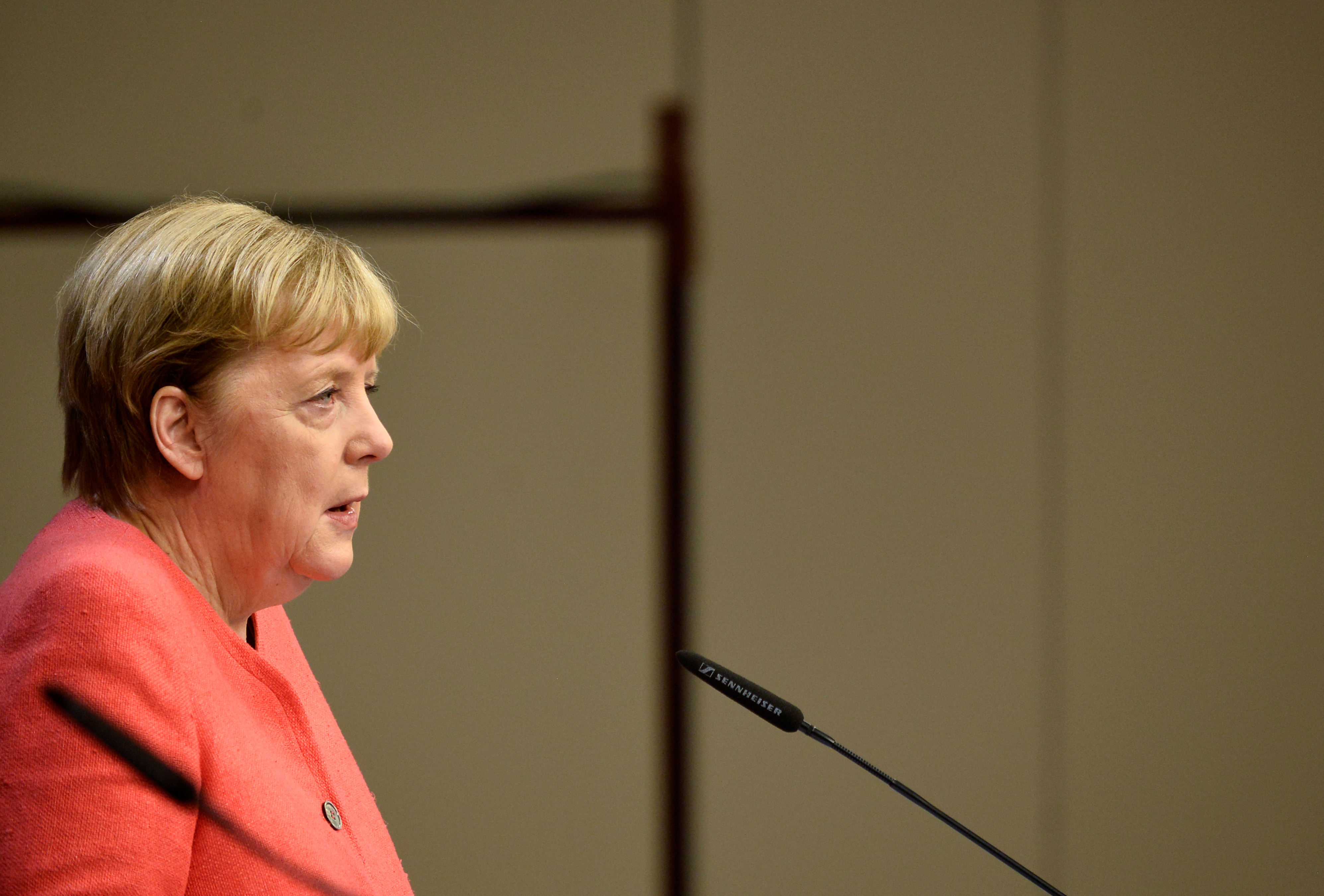 Merkel “felicita” a Biden e insiste en una relación transatlántica “irreemplazable”